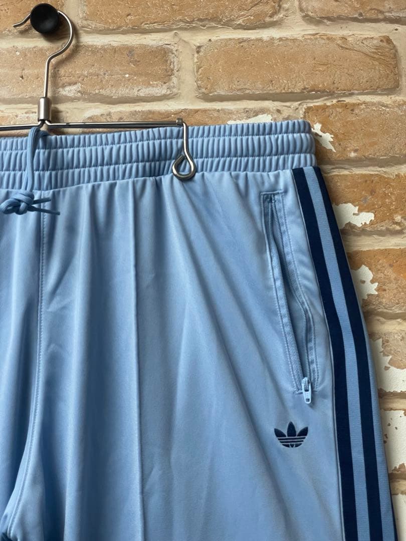 adidas Originals トラックパンツ　ジャージ　刺繍　水色　ワイド