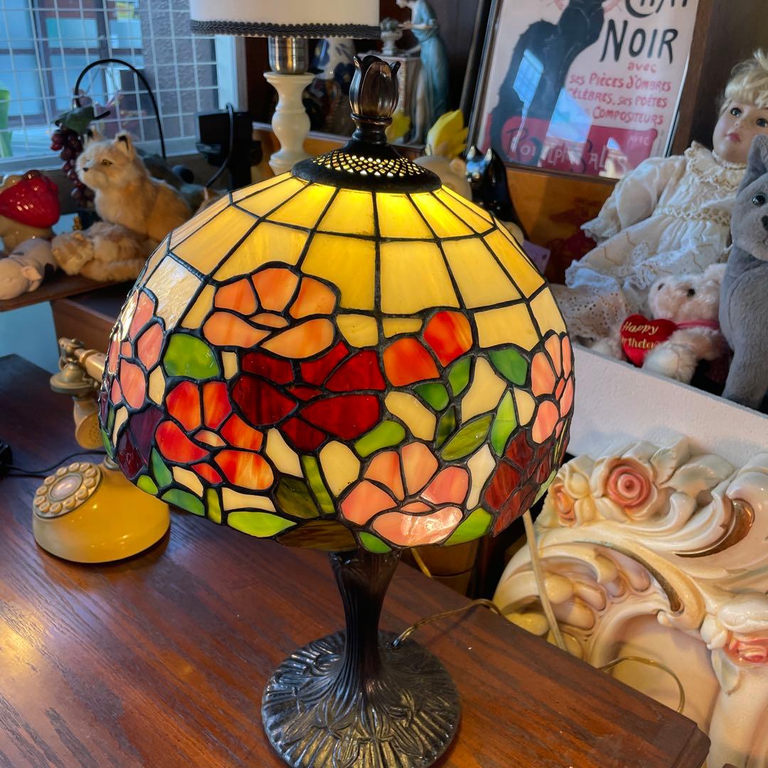 花柄ステンドグラスのランプ
