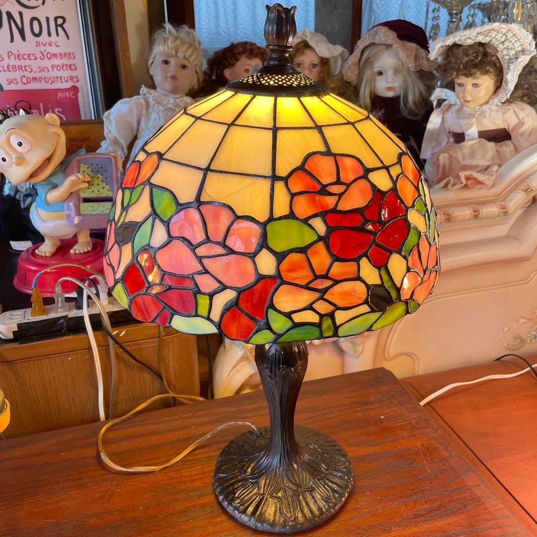 花柄ステンドグラスのランプ