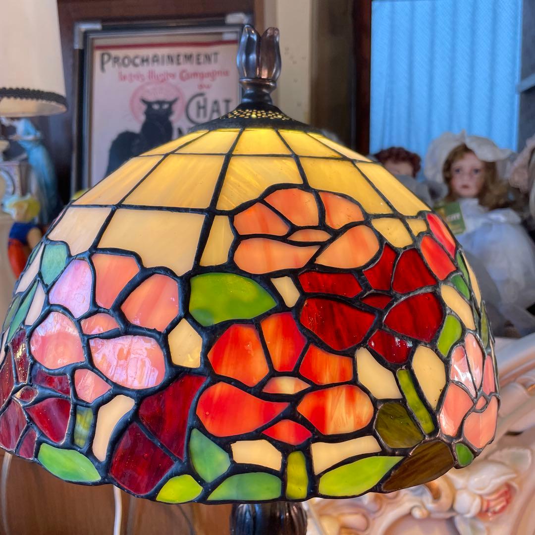 花柄ステンドグラスのランプ