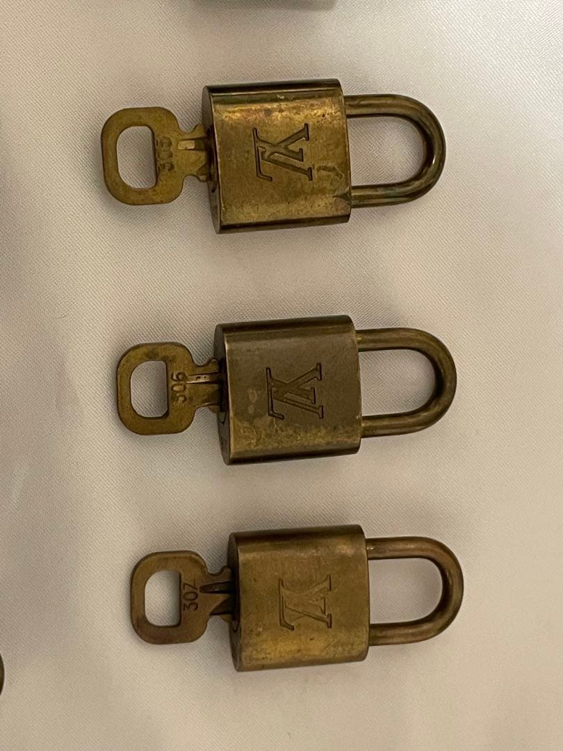 LOUIS VUITTON カデナ　南京錠　１０点