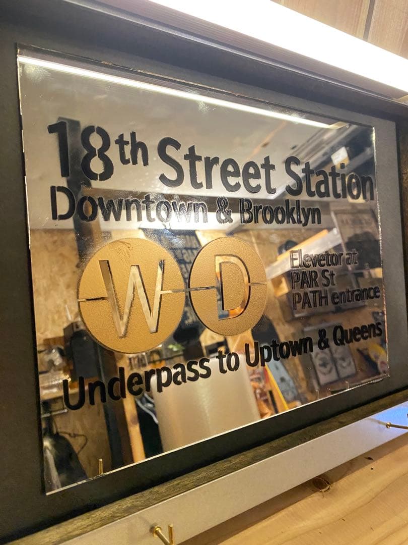 キーフック付き　パブミラー　センサーライト付き　ブルックリン