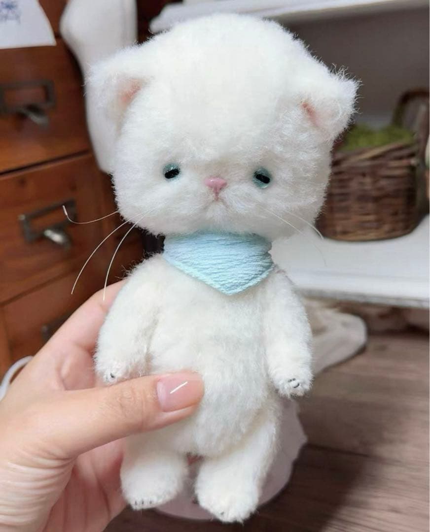 ネムネム白い仔猫 アーティストベア 海外作家様 ハンドメイド ぬいぐるみ ねこ