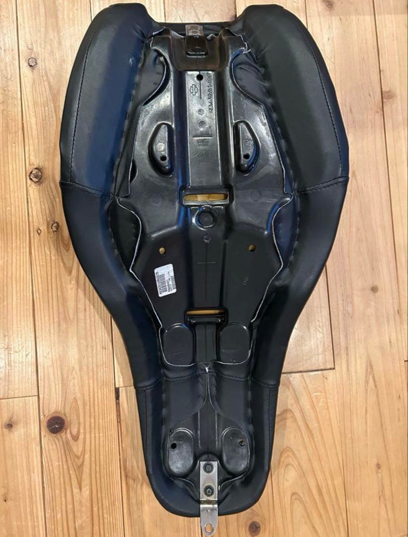 ハーレー ローライダーＳ　FXDLSダイナ　純正オプション　バッドランダーシート