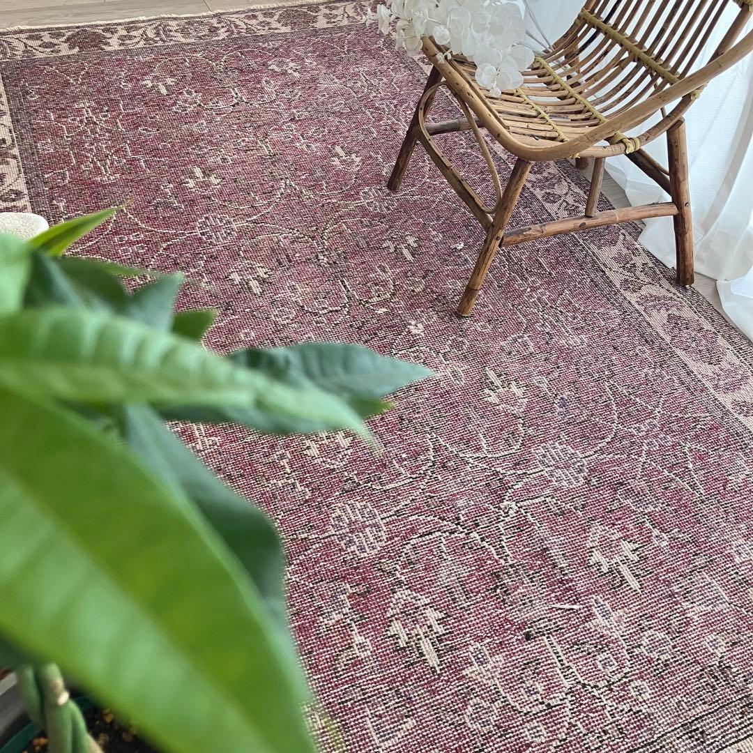 レッドパープル✳︎114×204✳︎ 囲みフラワー　ミルキー　トルコヴィンテージラグ