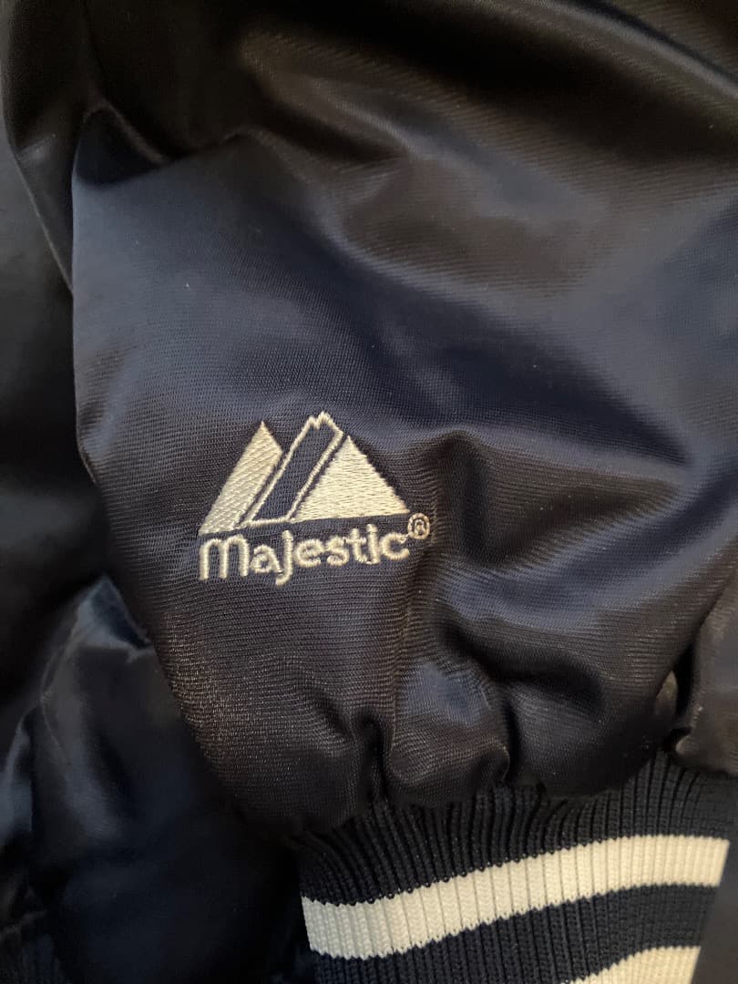 ニュヨークヤンキーススタジアムジャンパーマジェスティック