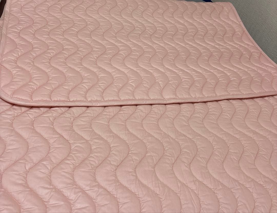 アルファウェーブ　敷きパッド　Mサイズ 高レベル遠赤外線　ピンク