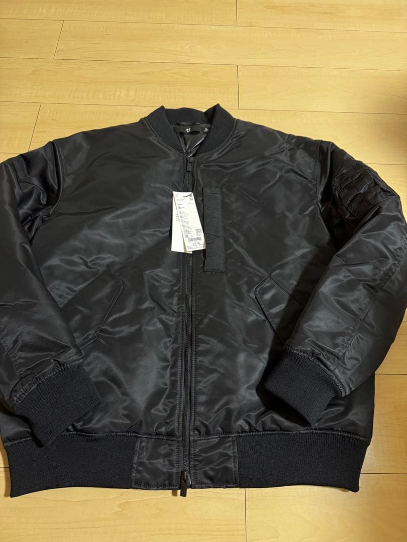 ユニクロ　 ハイブリッドダウンオーバーサイズMA－1 XL