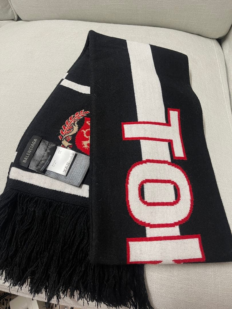 未使用品BALENCIAGA ブラック サッカーマフラー Tokyo