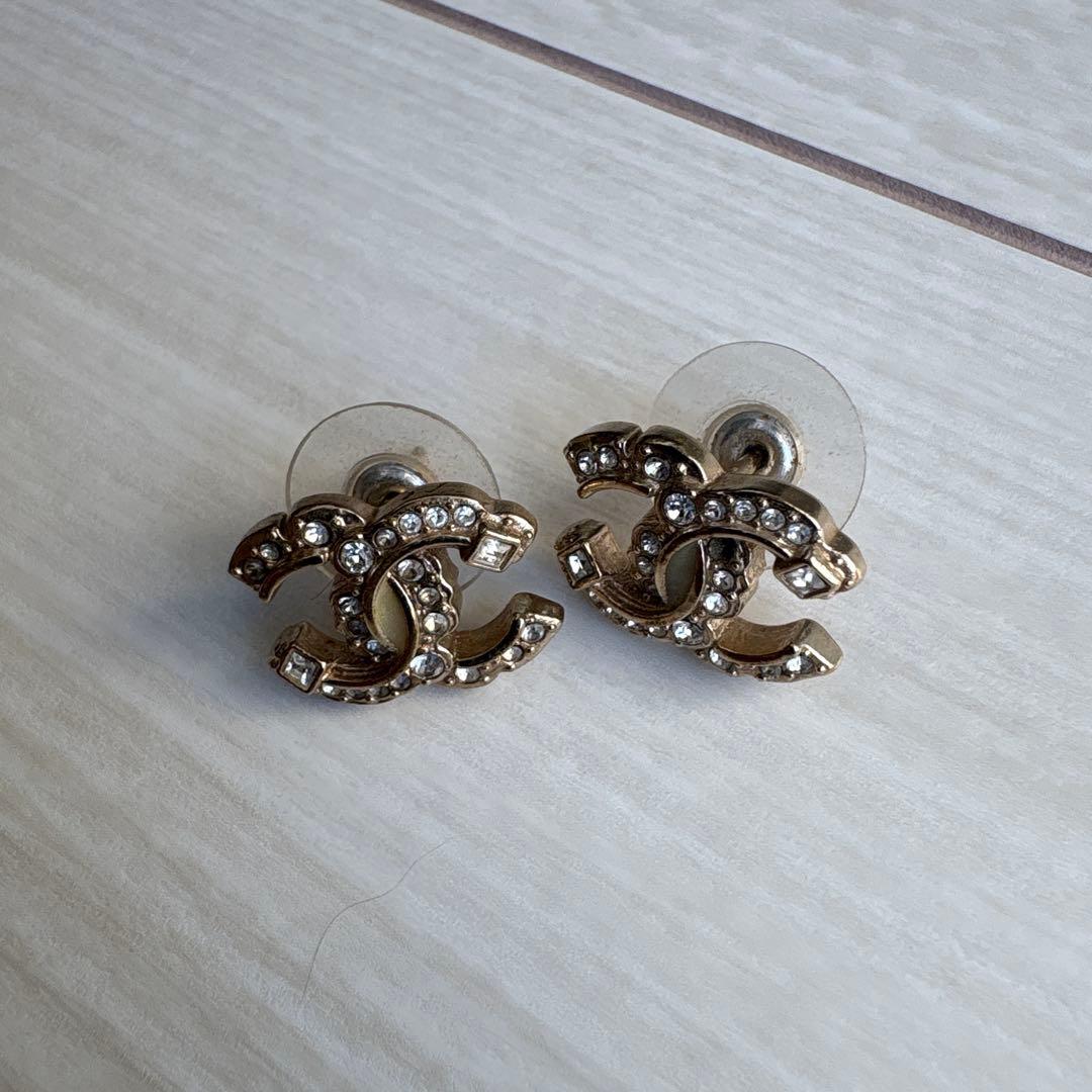 CHANEL CCロゴ ストーン付きピアス