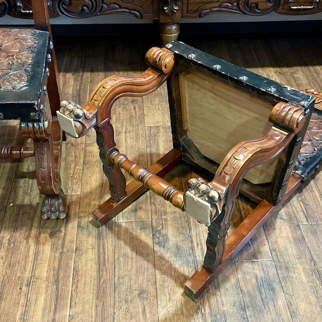 r107 スペイン製 本革型押し 迫力のある力強い印象のアンティークチェア4脚