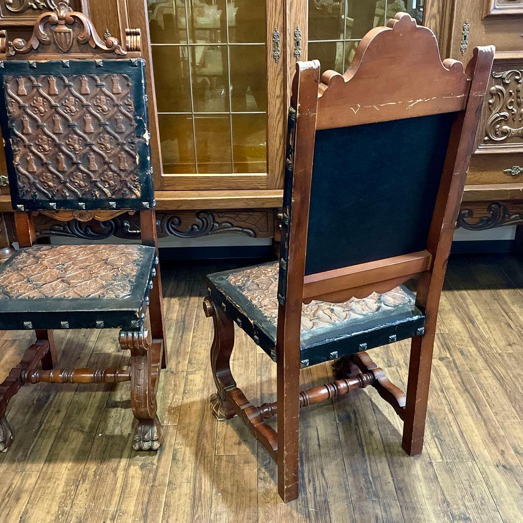 r107 スペイン製 本革型押し 迫力のある力強い印象のアンティークチェア4脚