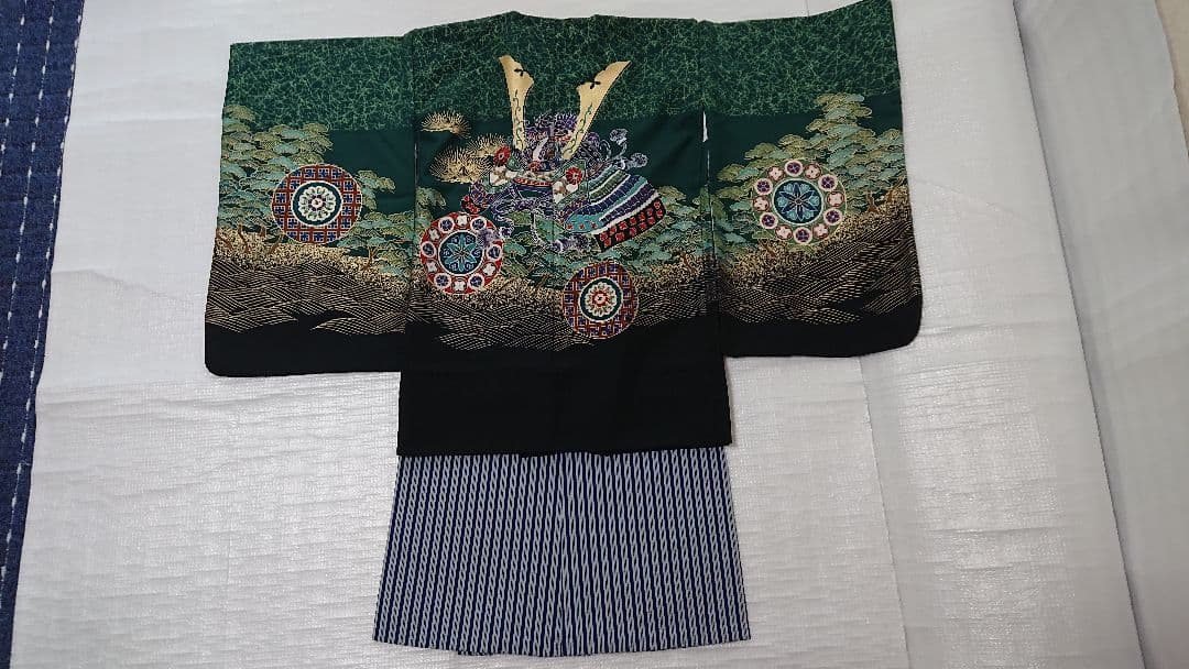 七五三 伝統的な緑色の着物