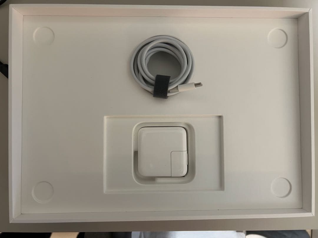 MacBook本体 MacBook Air / M1 / 8GB / 256GB