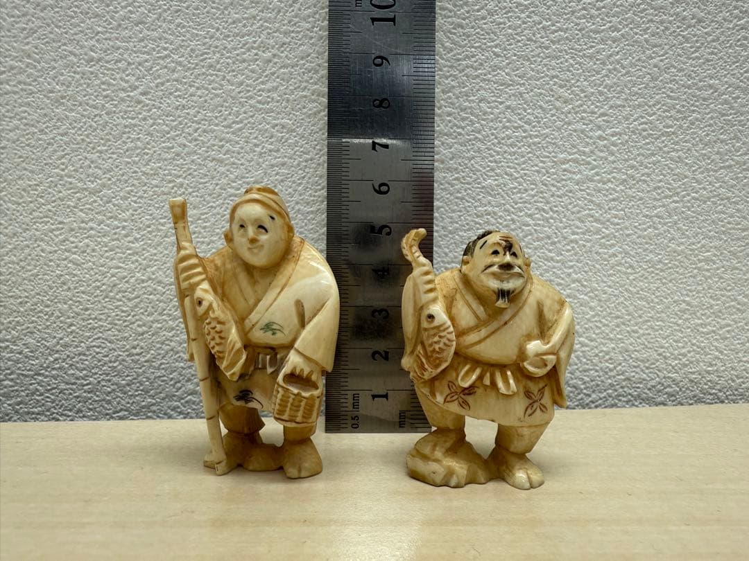 B*i様 時代提げ物 人物根付 天然素材 銘あり 2体セット