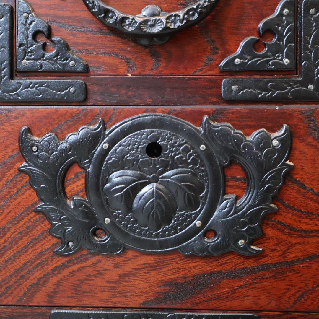 岩谷堂箪笥 欅材 漆塗り 4段チェスト 牡丹 南部鉄器 6杯整理タンス 伝統民芸