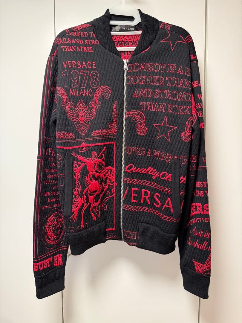 VERSACE 黒赤プリント ジャンパー 【美品】