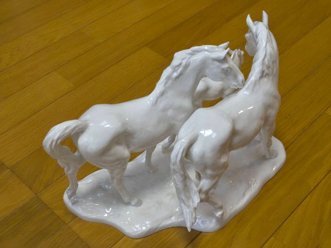 c*i様 ノリタケ　陶器製 ホワイト馬の置物 3頭