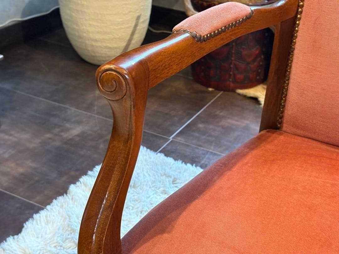 ① フランスアンティーク　輸入家具　ロココ　鋲打　リベット打　アームソファ　GG