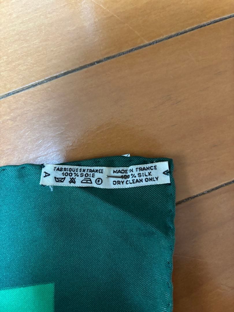 エルメス 時計デザイン シルクスカーフ