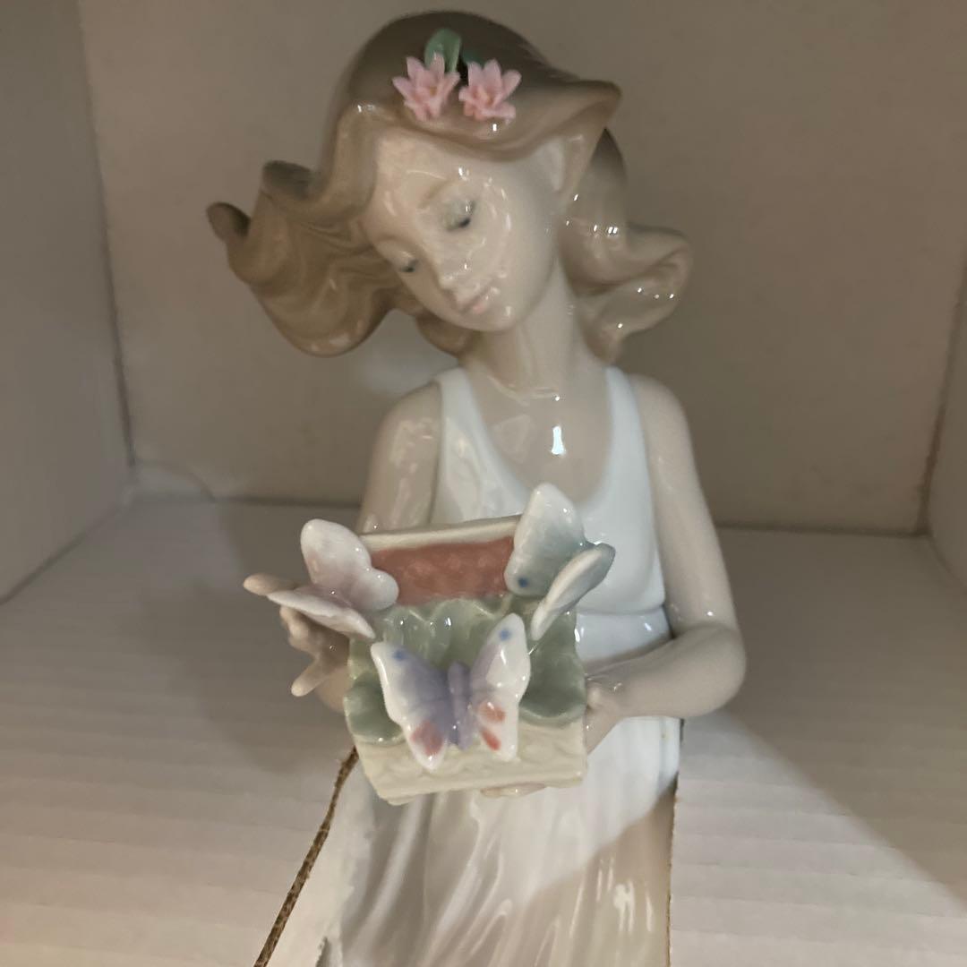 リヤドロ　Butterfly treasures女性像 花　未使用品