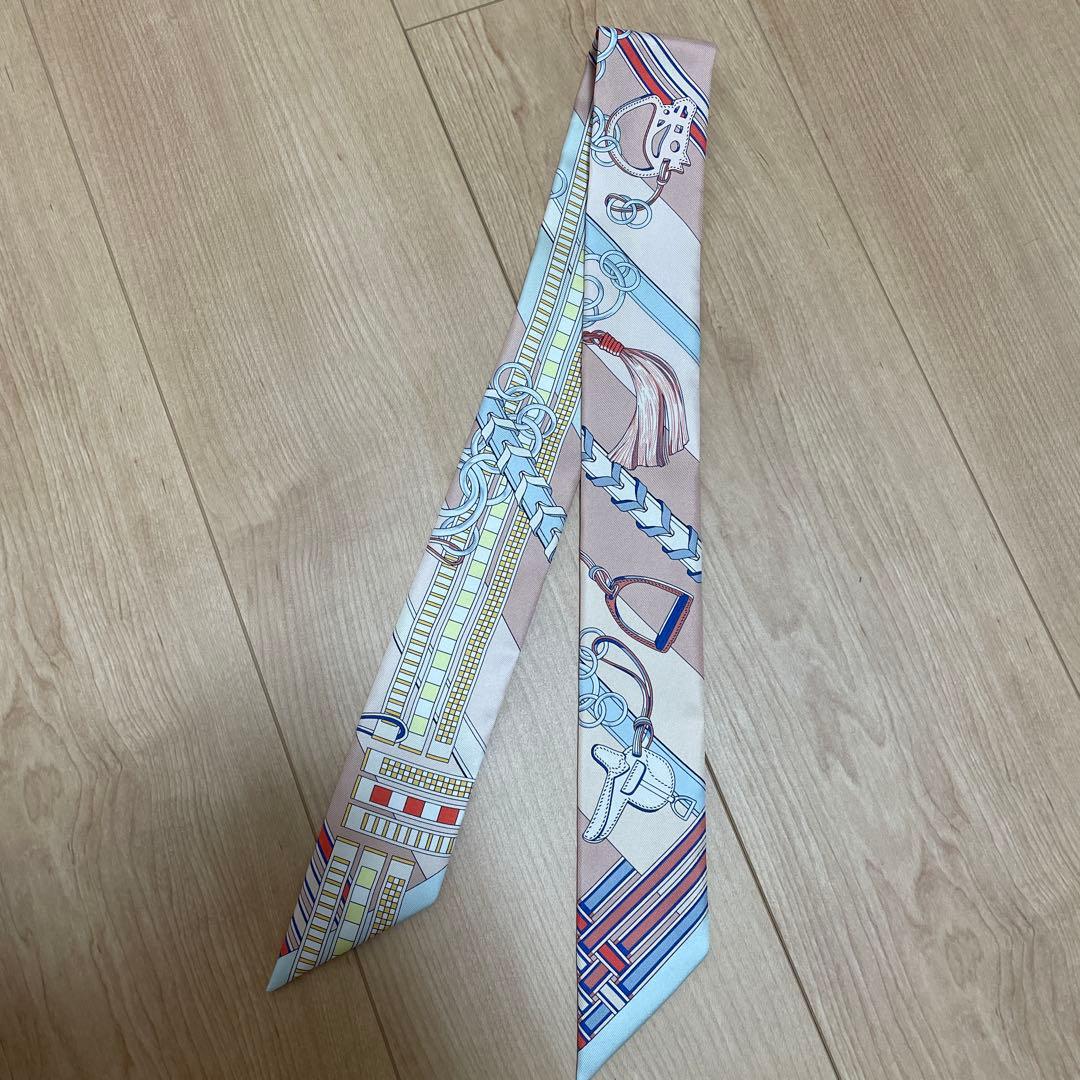 小物 HERMES TWILLY BRIDES ET GRIS GRIS