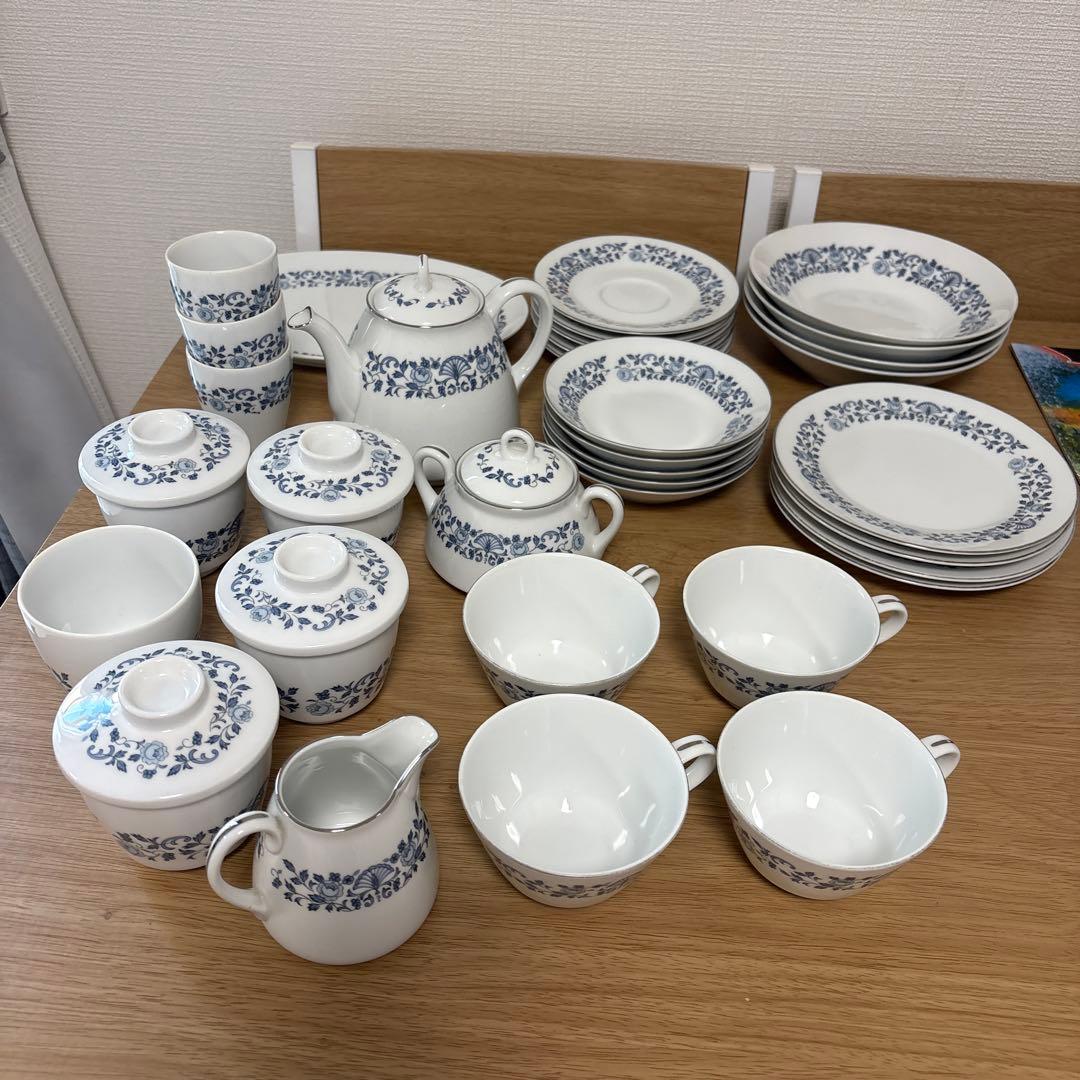 ノリタケ「ロイヤルブルー」シリーズの食器セット（全34点）