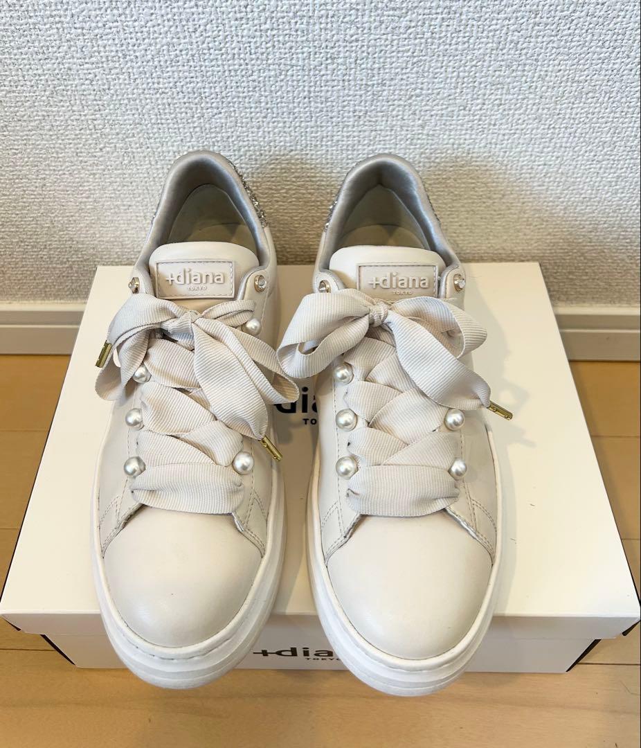 DIANA プラスダイアナ パールビジュー付きリボンスニーカー 23.5cm