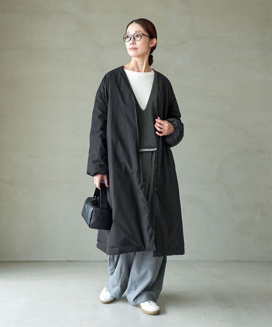 solamonat poche ソラモナポッシェ Vネックライトダウンコート 黒