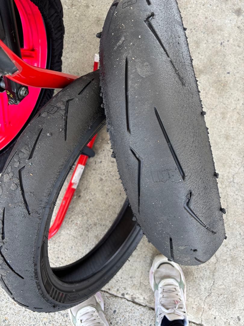 ピレリ　スーパーコルサv4 sc1 前後セット110/140