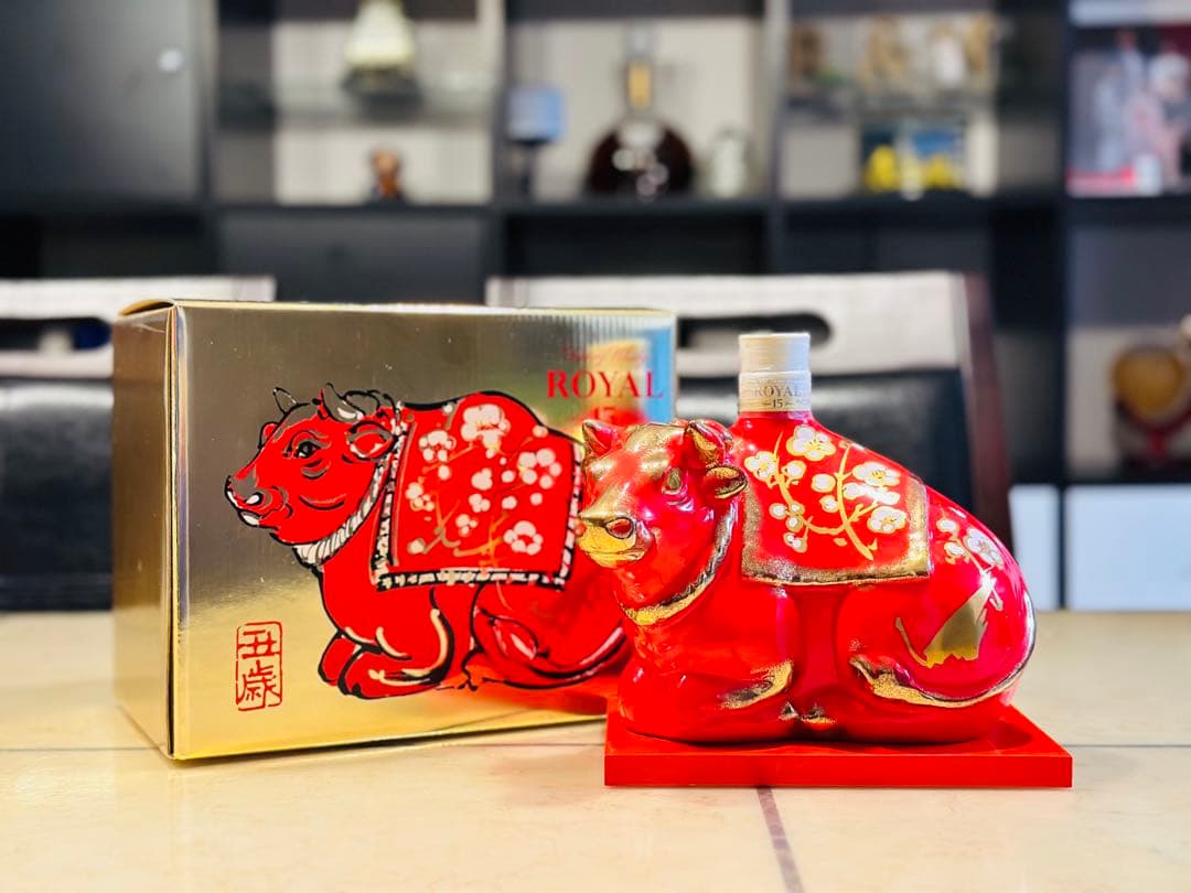 サントリー　ローヤル　干支ボトル　赤　丑