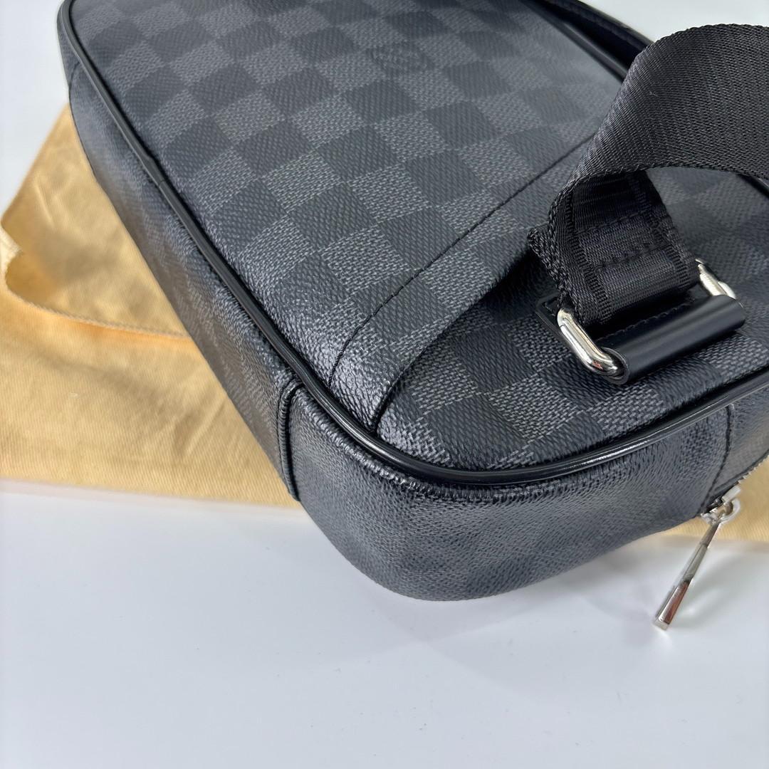 未使用 ルイヴィトン ダミエグラフィット アンブレール ボディバッグ ブラック