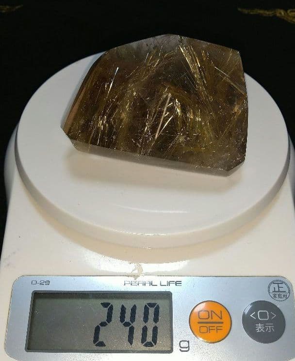 ギラギラルチルクォーツ《原石》専用台座付き　金運　仕事運　勝負運