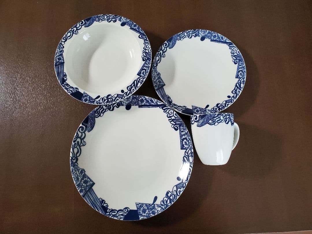 未使用　アラビア　ピエンナル　お皿3枚&マグカップ　4点セット