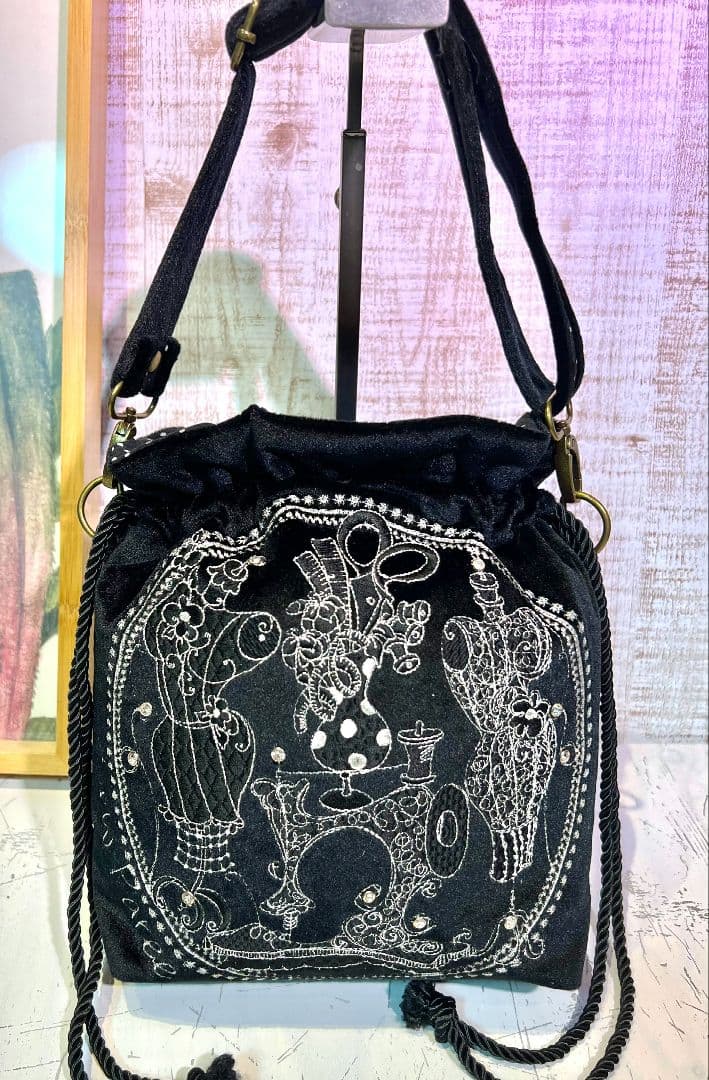 ロラライハリス♡ブラックベロア♡刺繍のワンハンドル巾着バッグ♡