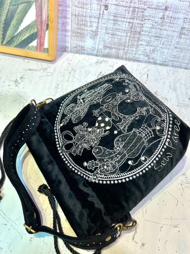 ロラライハリス♡ブラックベロア♡刺繍のワンハンドル巾着バッグ♡