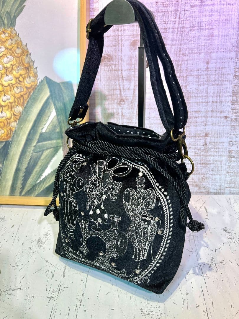 ロラライハリス♡ブラックベロア♡刺繍のワンハンドル巾着バッグ♡