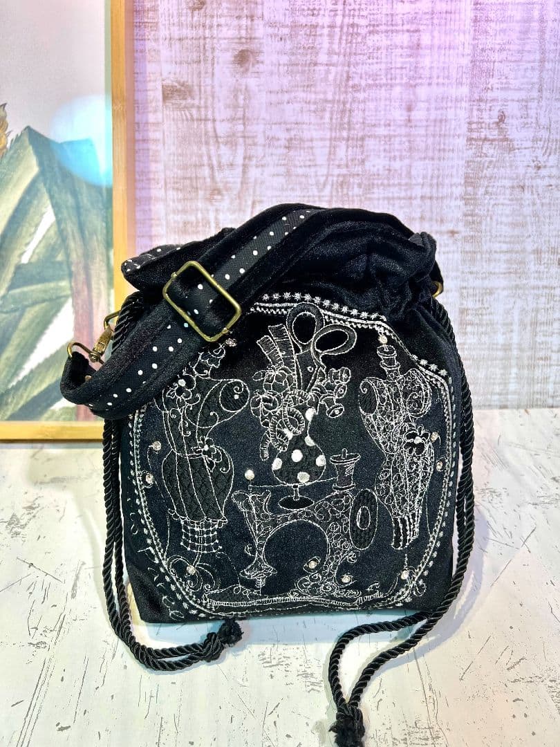 ロラライハリス♡ブラックベロア♡刺繍のワンハンドル巾着バッグ♡