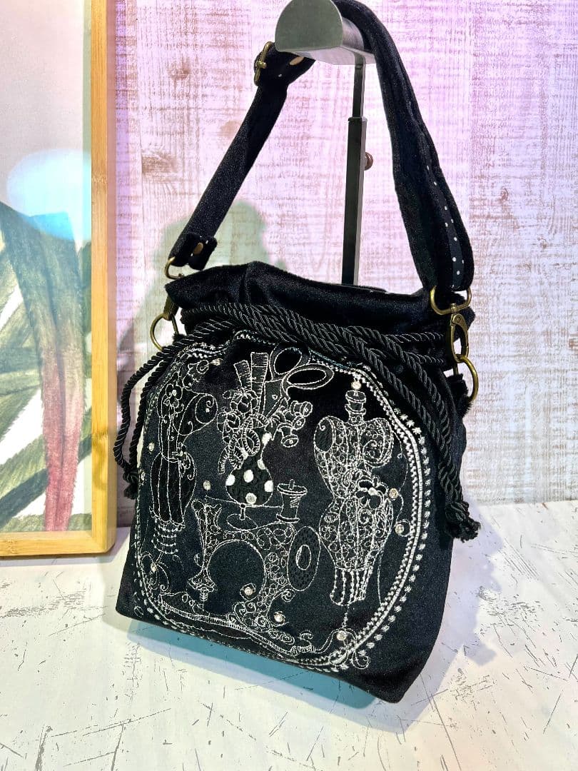 ロラライハリス♡ブラックベロア♡刺繍のワンハンドル巾着バッグ♡