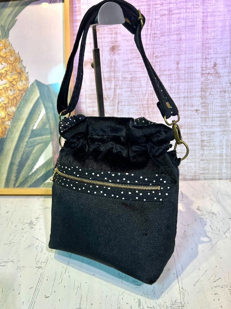 ロラライハリス♡ブラックベロア♡刺繍のワンハンドル巾着バッグ♡