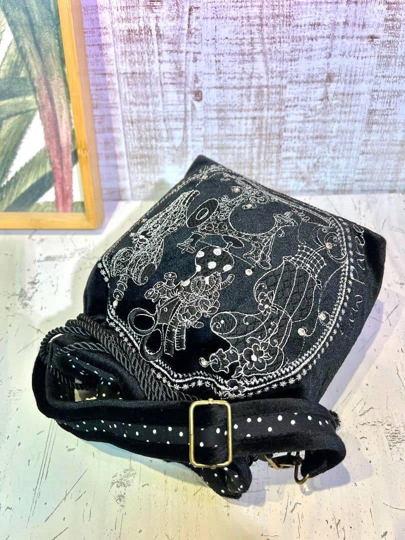 ロラライハリス♡ブラックベロア♡刺繍のワンハンドル巾着バッグ♡