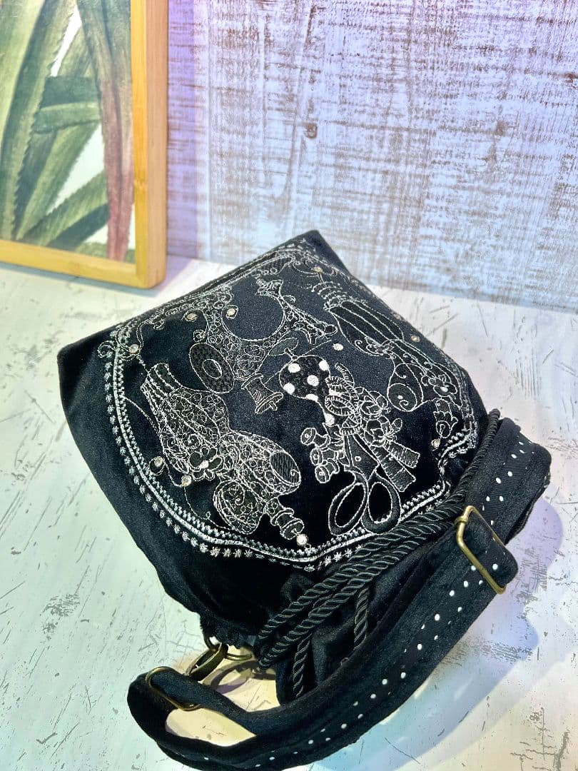 ロラライハリス♡ブラックベロア♡刺繍のワンハンドル巾着バッグ♡