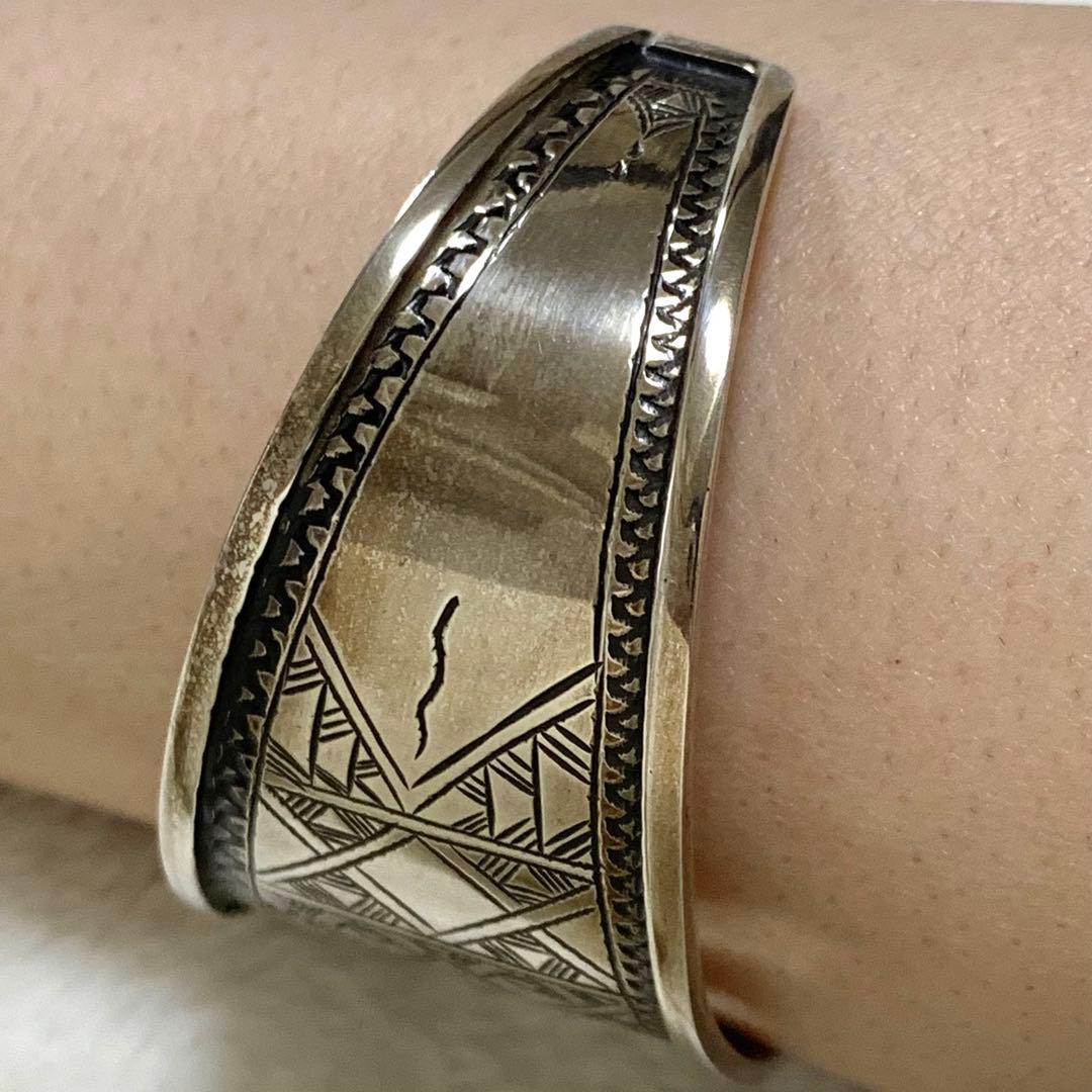 美品 ADAWAT'N TUAREG SILVER BANGLE AFFO