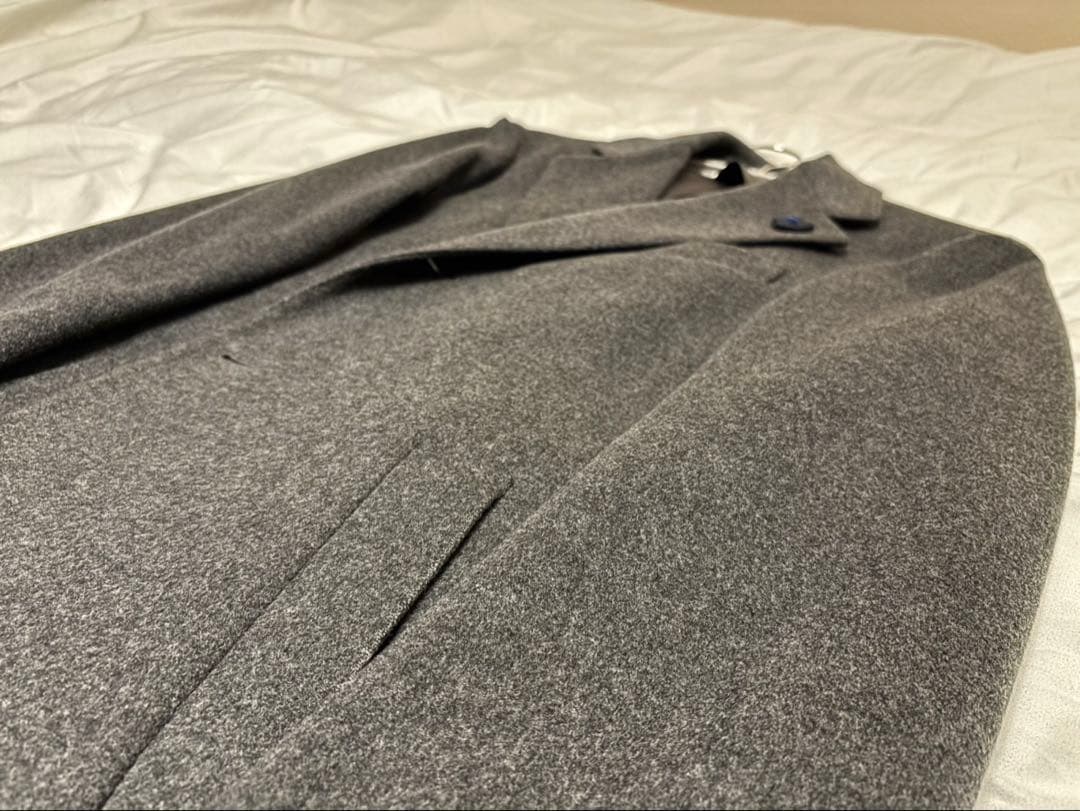 ラルディーニ（LARDINI）コート 花のブローチ付き