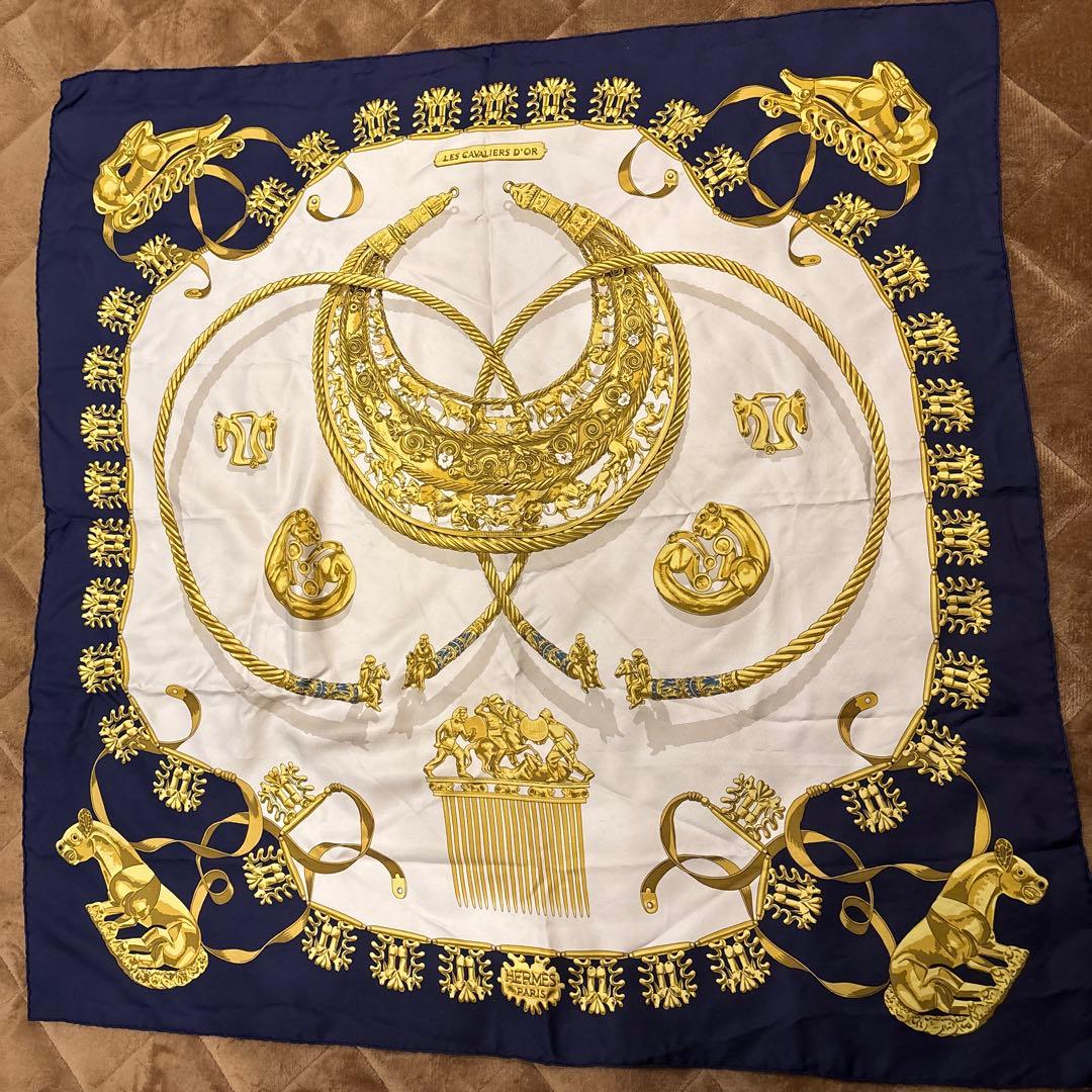 【美品】HERMÈS LES CAVALIERS D'OR シルクスカーフ