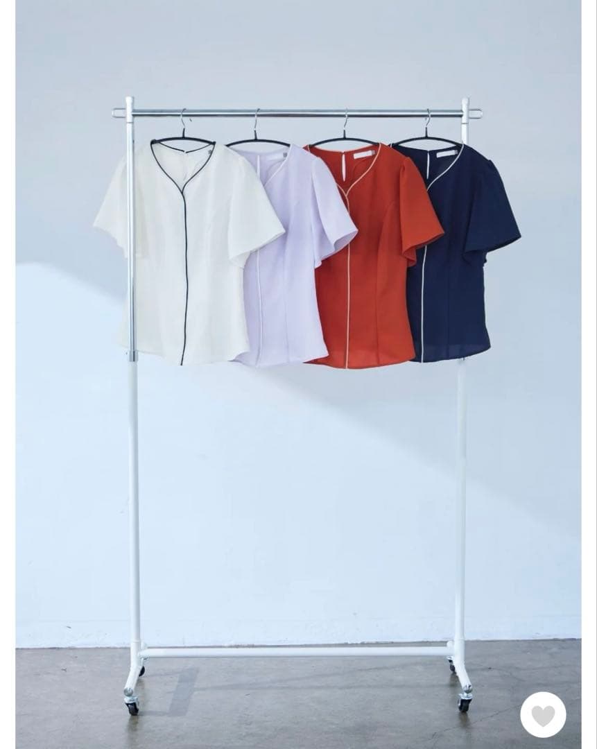 overE サイズ90 ハートネックパイピングブラウス