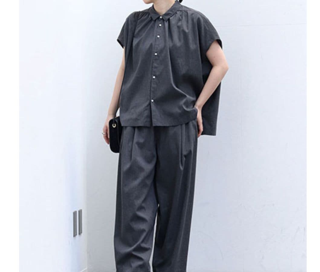 ノーコントロールエアー　フレンチスリーブブラウス