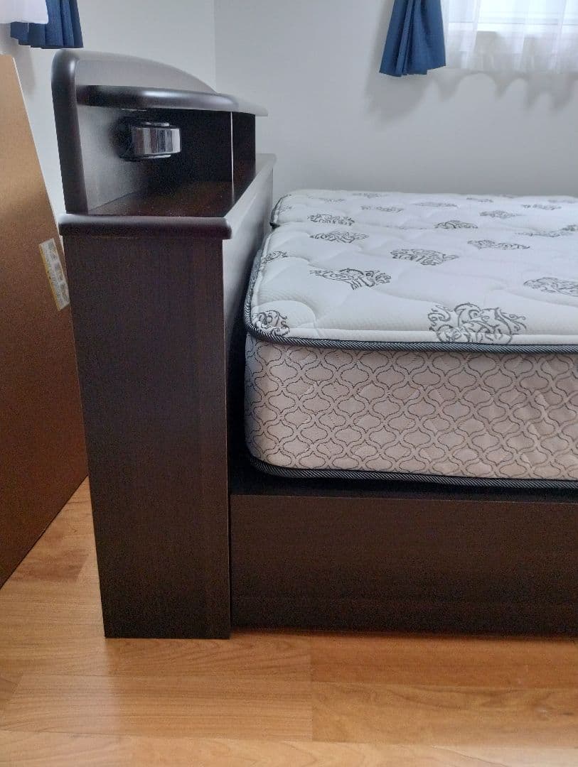 ニトリ　ベッドフレームのみ　クイーンサイズ