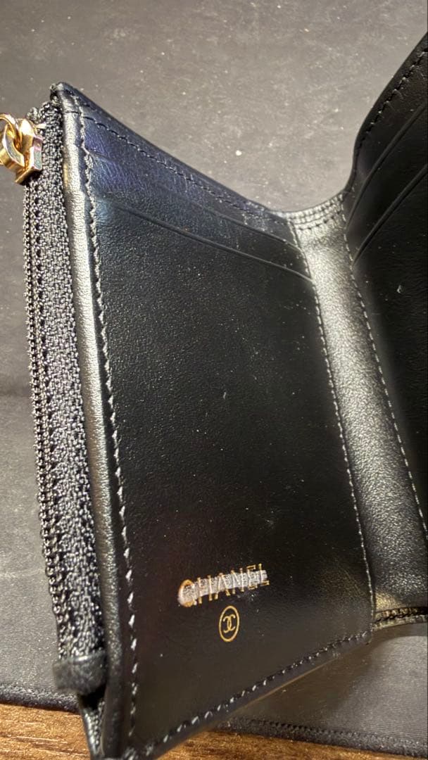 CHANEL シャネル キャビアスキン 二つ折り財布 ステッチ 黒 ブラック