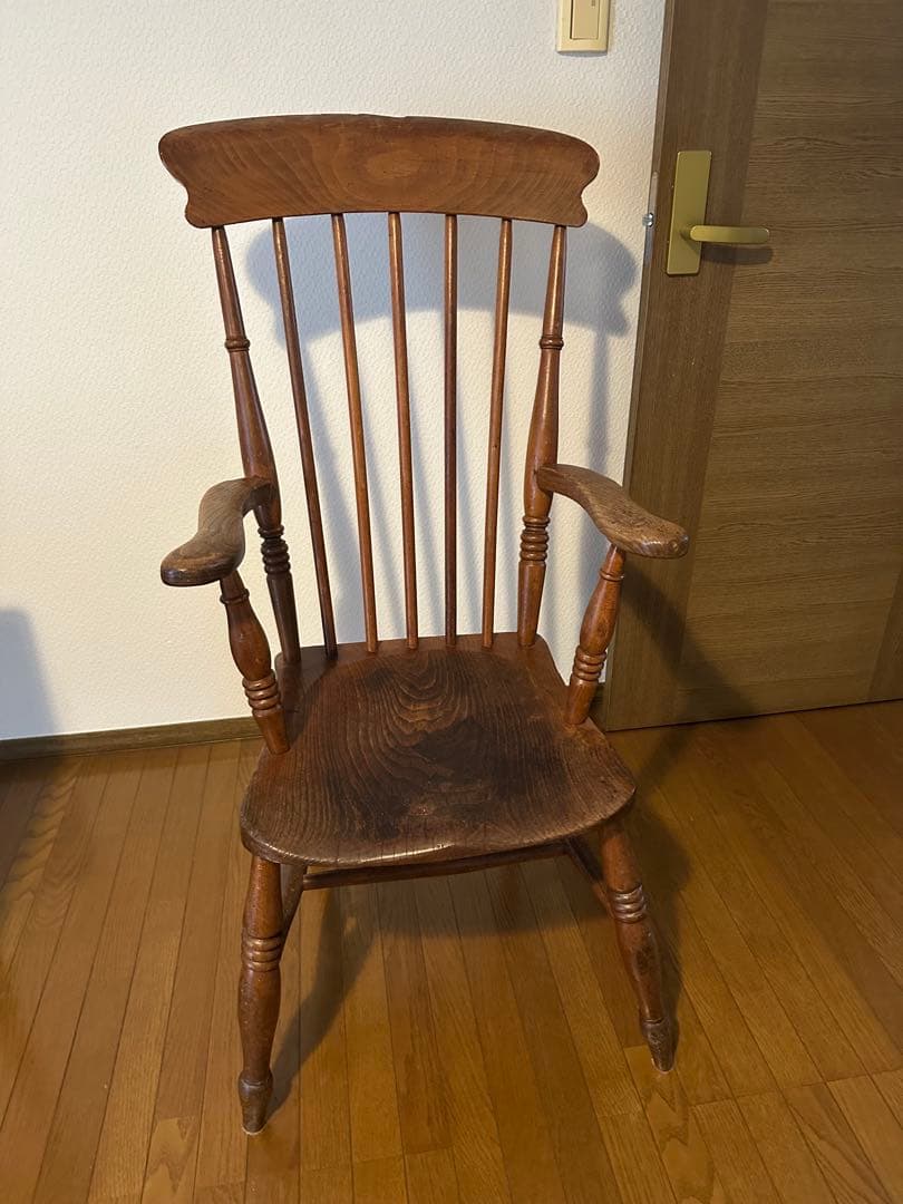 値下げ！！イギリスアンティーク　木製アームチェア クラシック ブラウン